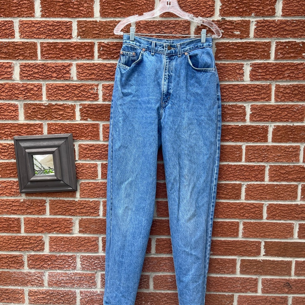 Chic Vintage High Rise Jeans with Tapered Leg